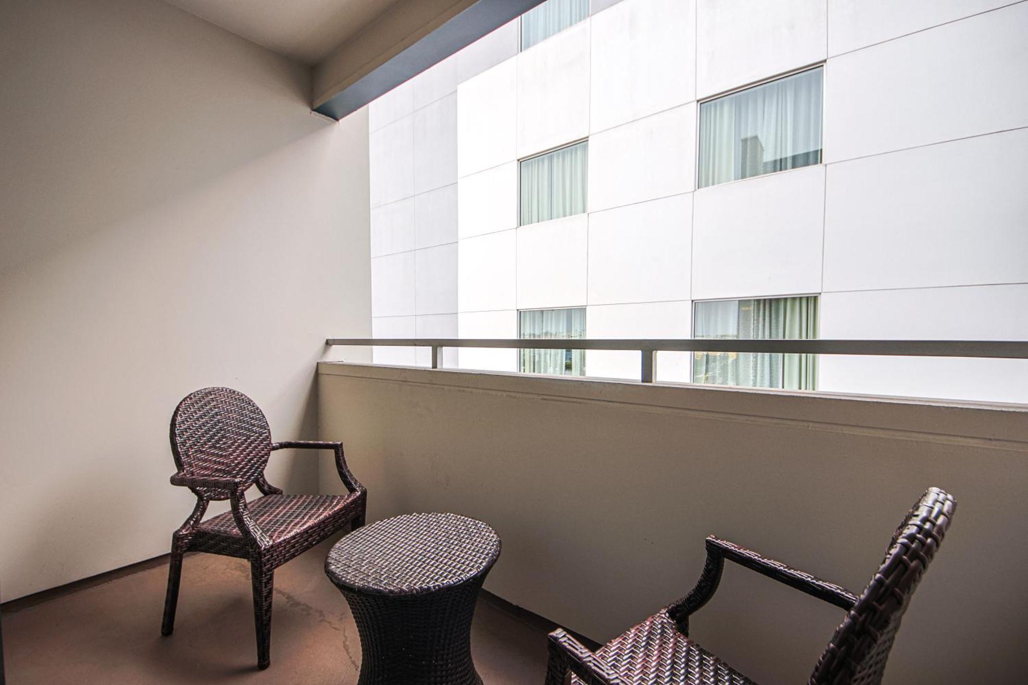 The Carlton - Modern-Lux 2 Master Suites-Secure Bldg & Parking- 5 Blks To Ocean Ave ลอสแอนเจลิส ภายนอก รูปภาพ